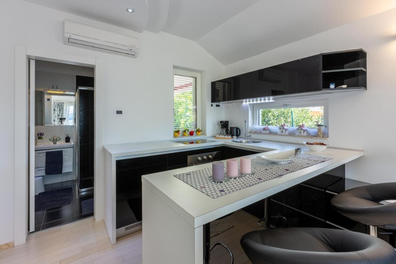 Villa M Dramalj Bagian luar foto