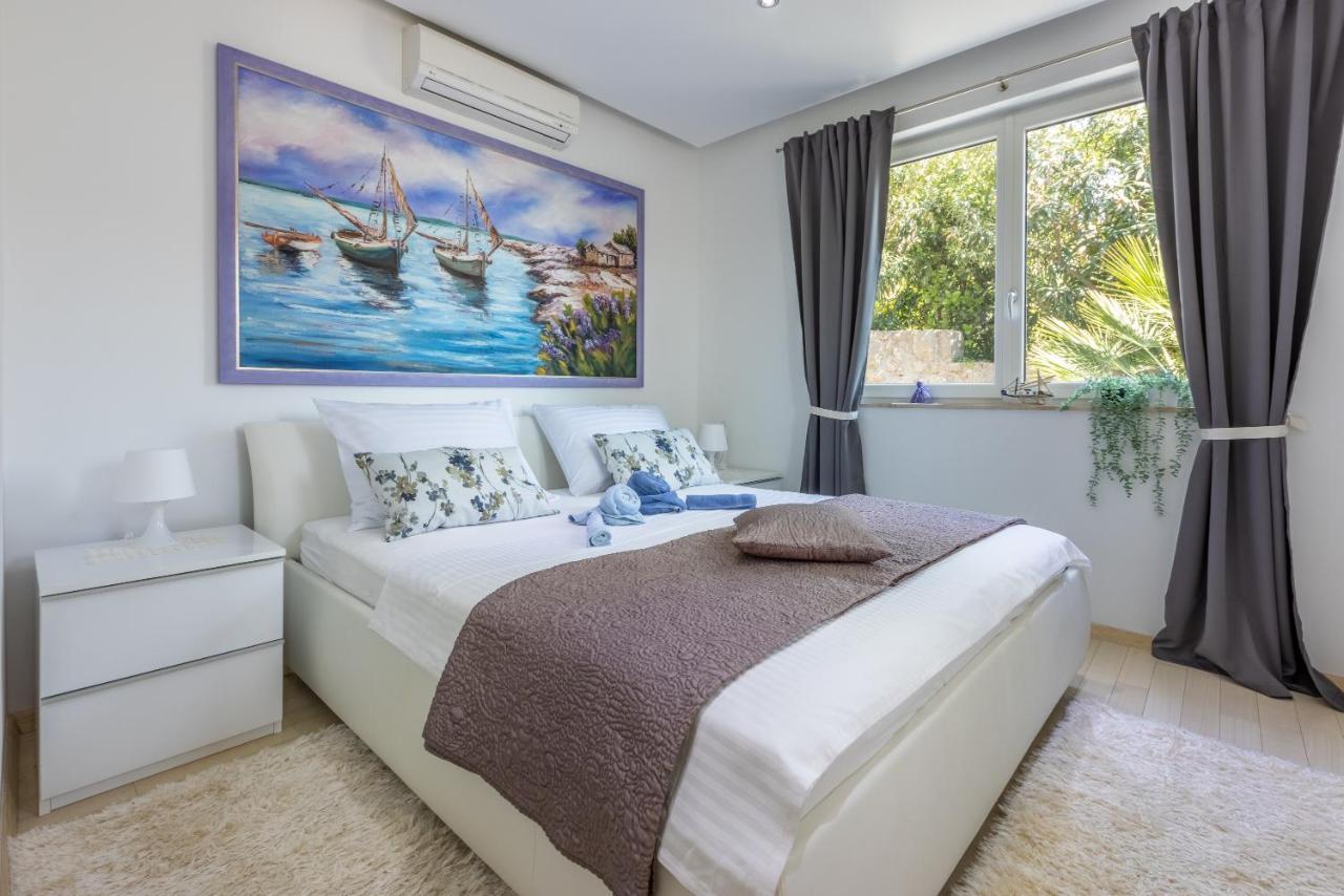Villa M Dramalj Bagian luar foto