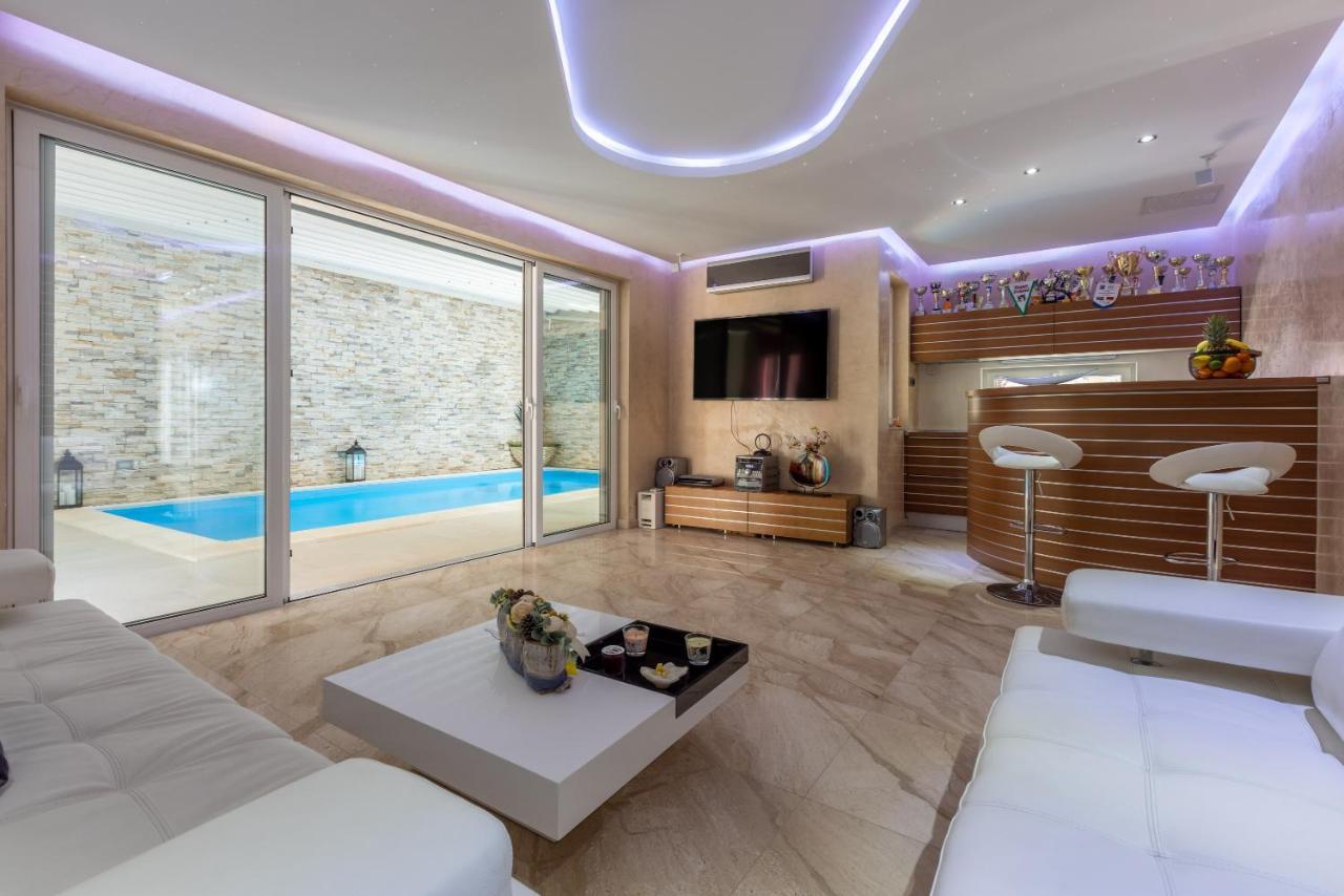 Villa M Dramalj Bagian luar foto
